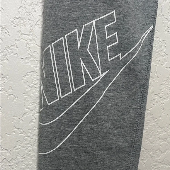 Nike Women’s Size Medium Gray Logo Tee and Leggings Set - Picture 9 of 10